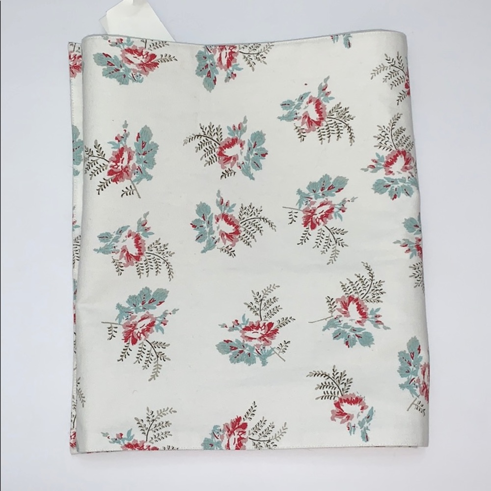 New Rachel Parcell table runner - Picture 2 of 6